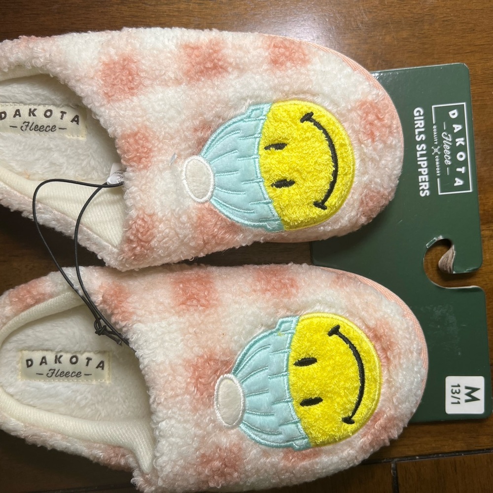 Dakota Fleece Kids Smiley Face Slippers‎ - Pink and Yellow